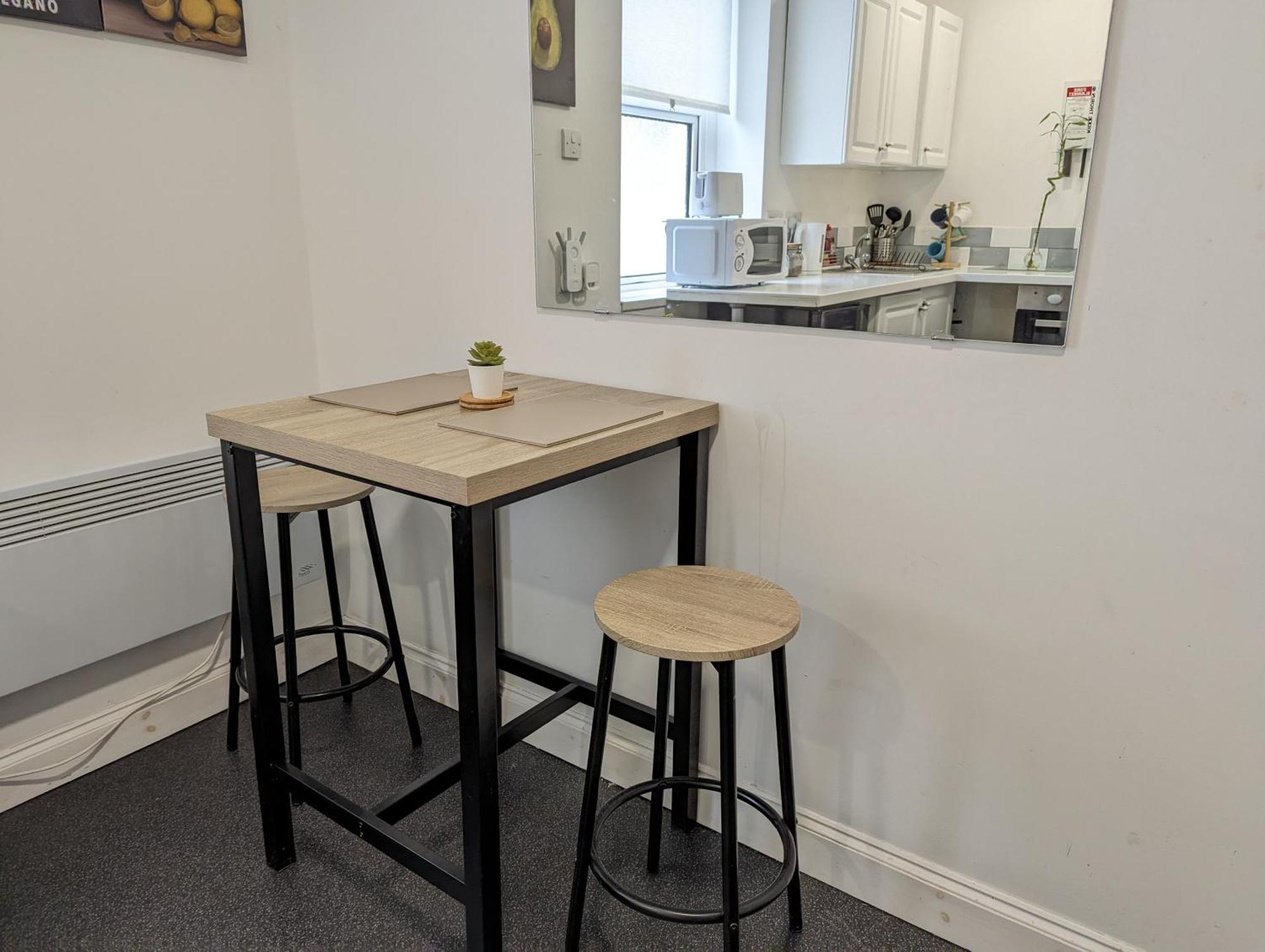 Serene 1 Bedroom Flat In Roath Кардиф Екстериор снимка
