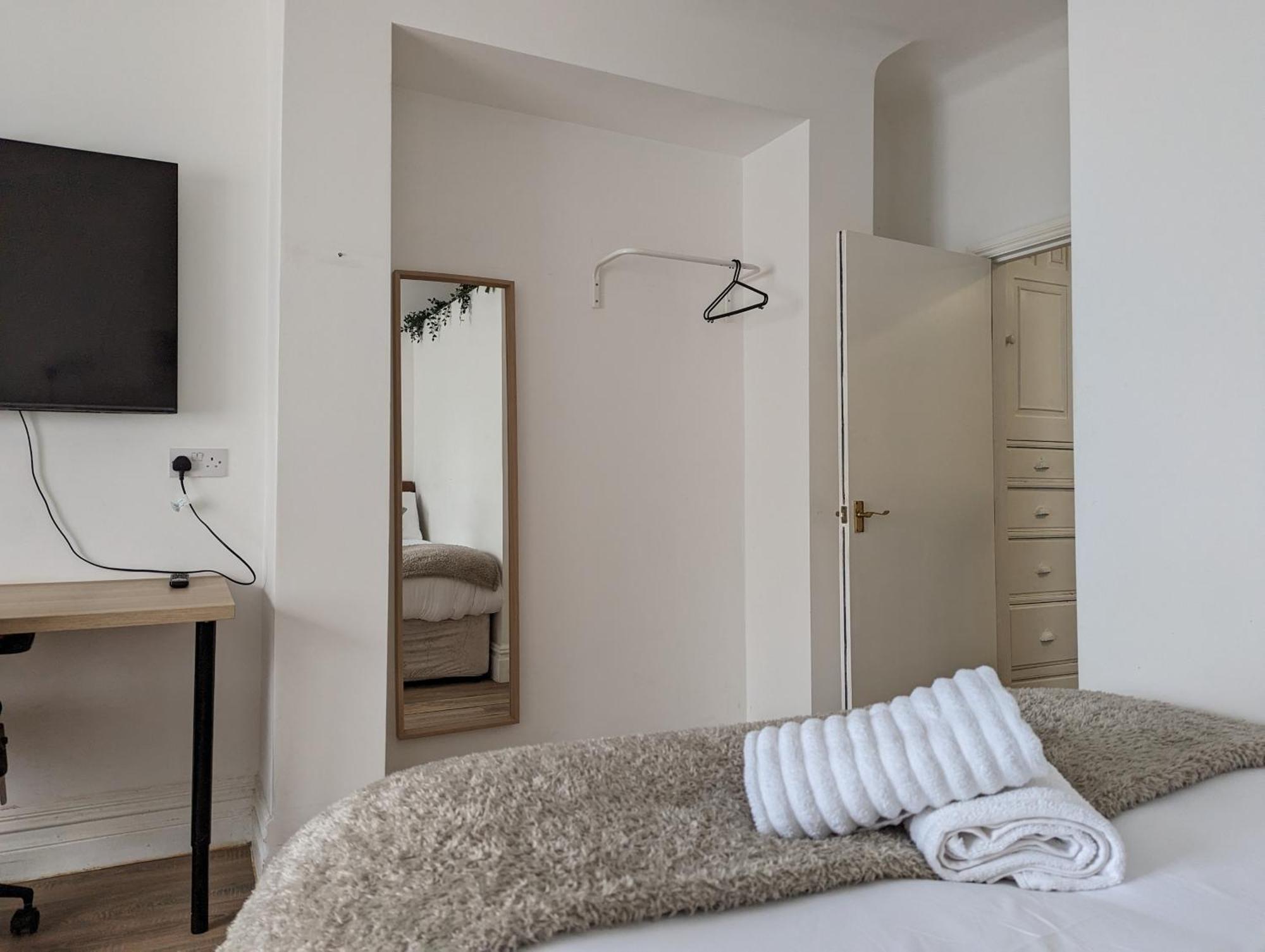 Serene 1 Bedroom Flat In Roath Кардиф Екстериор снимка