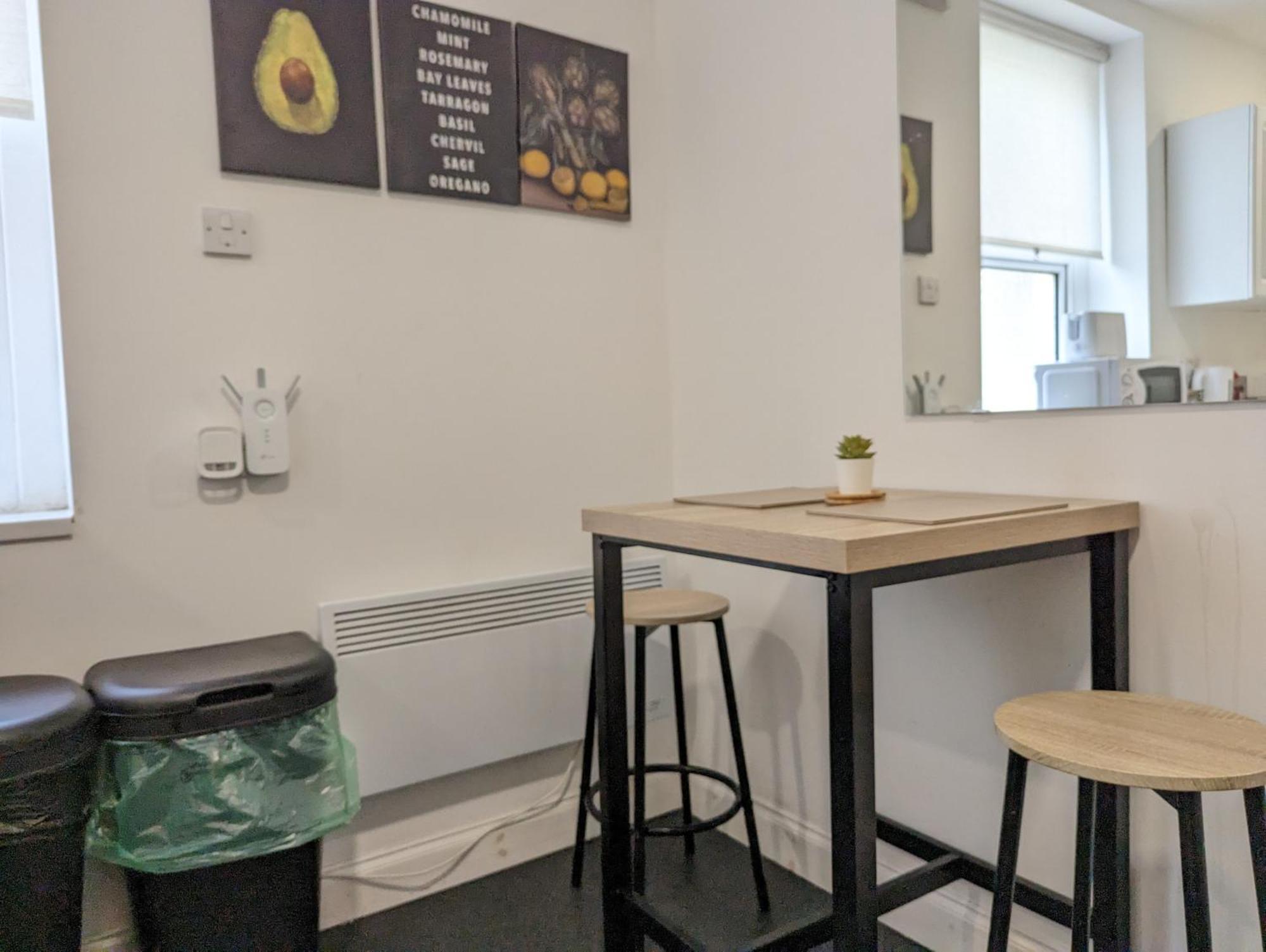 Serene 1 Bedroom Flat In Roath Кардиф Екстериор снимка