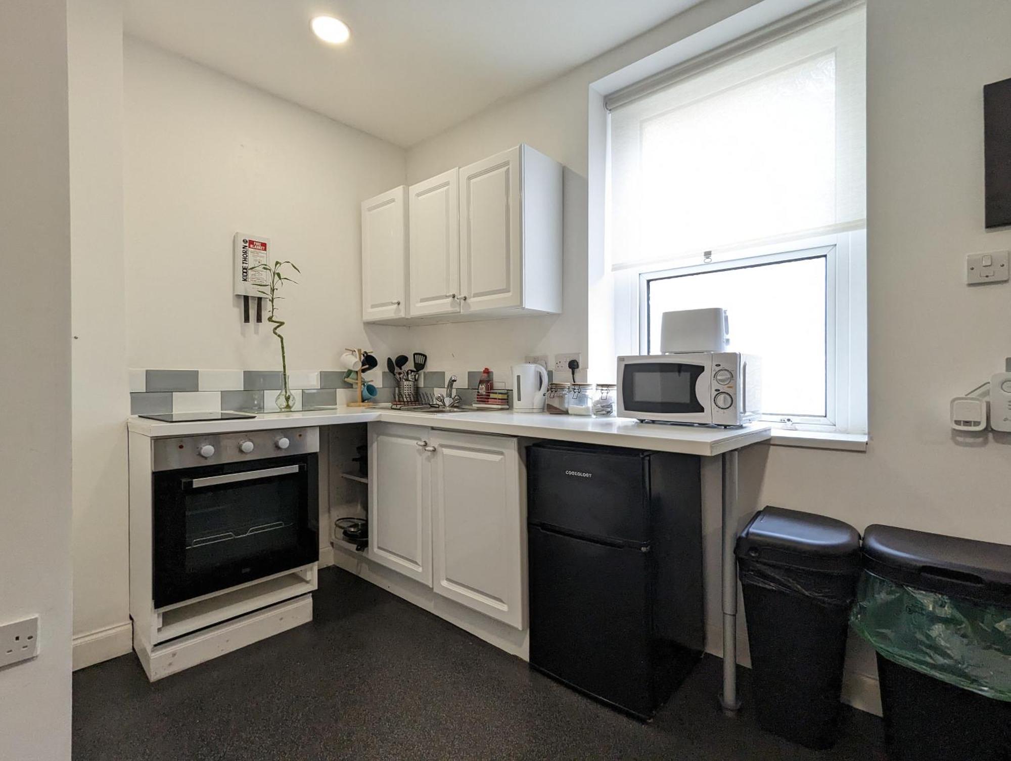 Serene 1 Bedroom Flat In Roath Кардиф Екстериор снимка