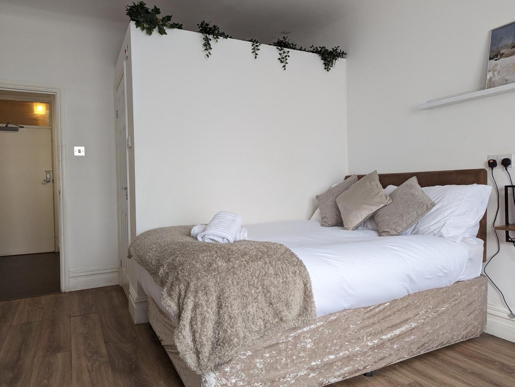 Serene 1 Bedroom Flat In Roath Кардиф Екстериор снимка